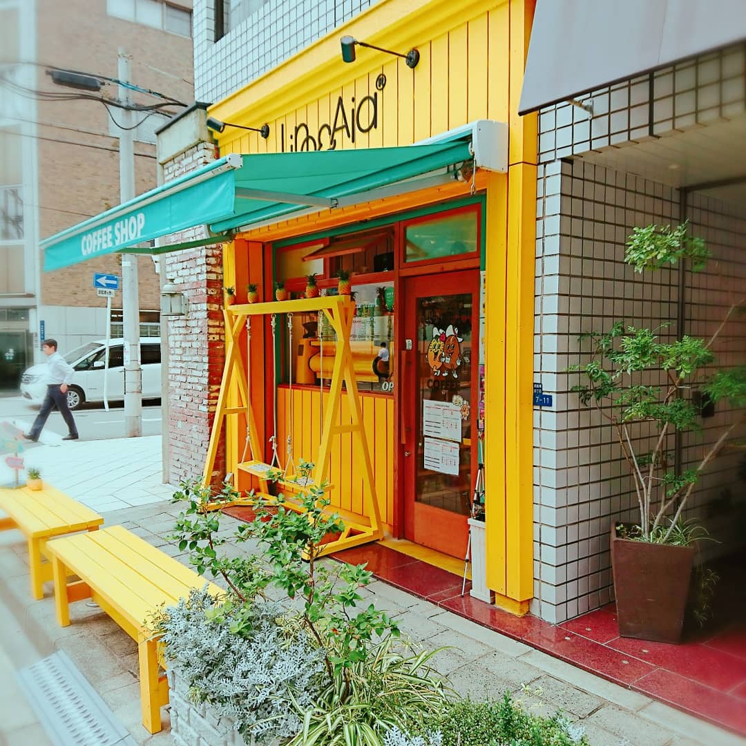 【Lino&Aia Coffee】オフィス街に突如出現の黄色のお店